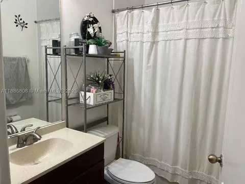 18247 NW 88th Pl, Hialeah, FL 33018 photo 30