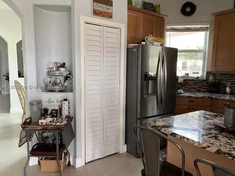 18247 NW 88th Pl, Hialeah, FL 33018 photo 14