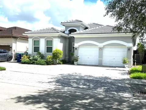 18247 NW 88th Pl, Hialeah, FL 33018 photo 2