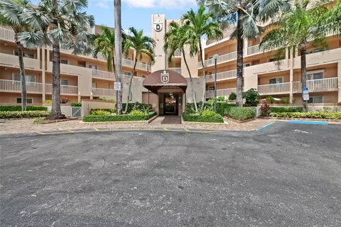 7667 Granville Dr #310, Tamarac, FL 33321