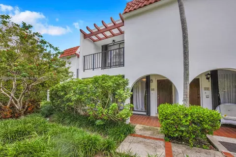 450 Grapetree Dr #313, Key Biscayne, FL 33149