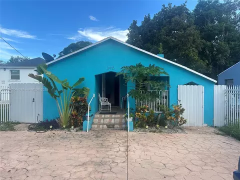390 NE 166th St, Miami, FL 33162