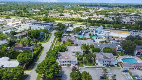 8701 SW 141st St #B4, Palmetto Bay, FL 33176