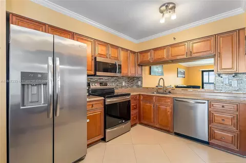 2200 S Cypress Bend Dr #804, Pompano Beach, FL 33069