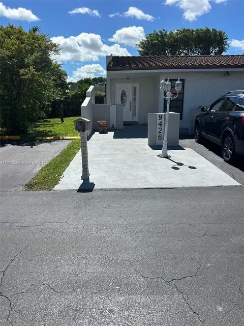 9426 SW 6th Ln, Miami, FL 33174