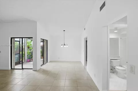 17270 NW 60th Ct, Hialeah, FL 33015