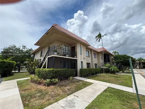 310 Lakeview Dr #201, Weston, FL 33326