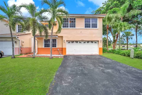 10741 N Saratoga Dr, Hollywood, FL 33026