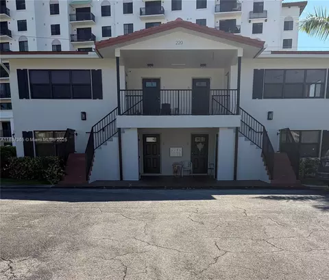 220 SW 7th St #8, Boca Raton, FL 33432