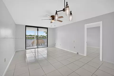 1100 Colony Point Cir #205, Pembroke Pines, FL 33026