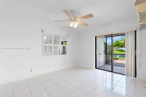 Living - 5145 E Lakes Dr, Pompano Beach, FL 33064 photo 6 of 6