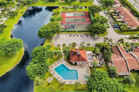 View/Area - 5145 E Lakes Dr, Pompano Beach, FL 33064 photo 2 of 3