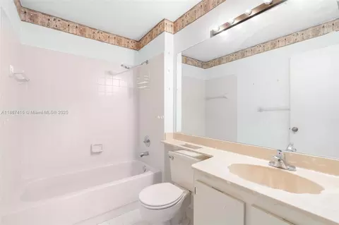Bath - 5145 E Lakes Dr, Pompano Beach, FL 33064 photo 2 of 2
