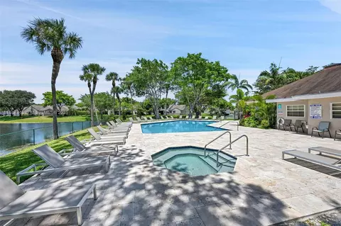 Exterior - 5145 E Lakes Dr, Pompano Beach, FL 33064 photo 10 of 10