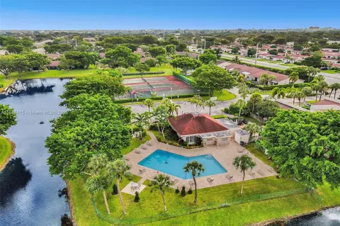 View/Area - 5145 E Lakes Dr, Pompano Beach, FL 33064 photo 1 of 3