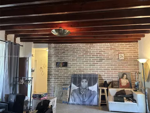 334 NW 110th St, Miami, FL 33168