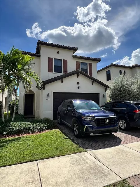 3214 W 97th St, Hialeah, FL 33018