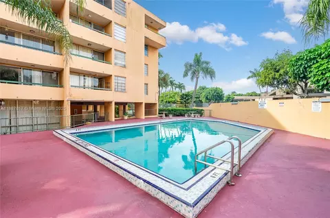 802 NW 87th Ave #216, Miami, FL 33172