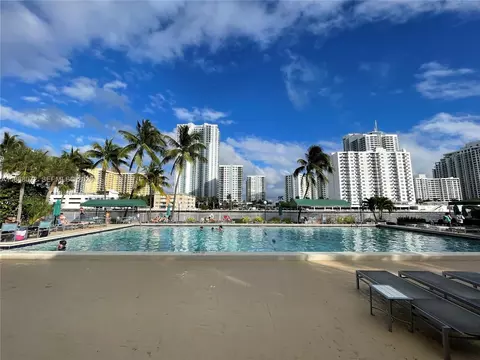 1000 Parkview Dr #627, Hallandale Beach, FL 33009