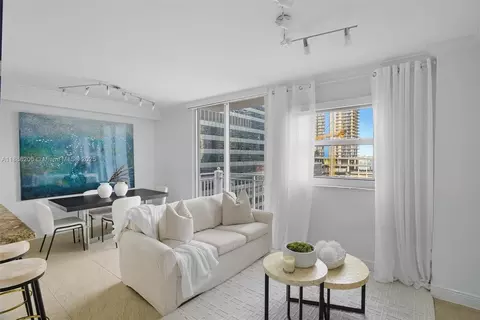 185 SE 14 Ter #1709, Miami, FL 33131