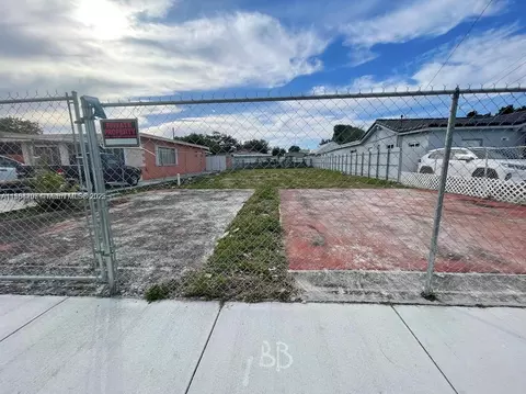 100 NW 57th Ct, Miami, FL 33126