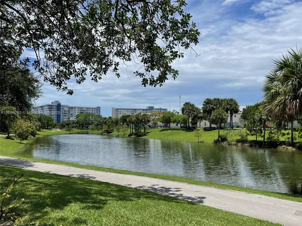 View/Area - 1101 Hillcrest Ct #307, Hollywood, FL 33021 photo 2 of 2