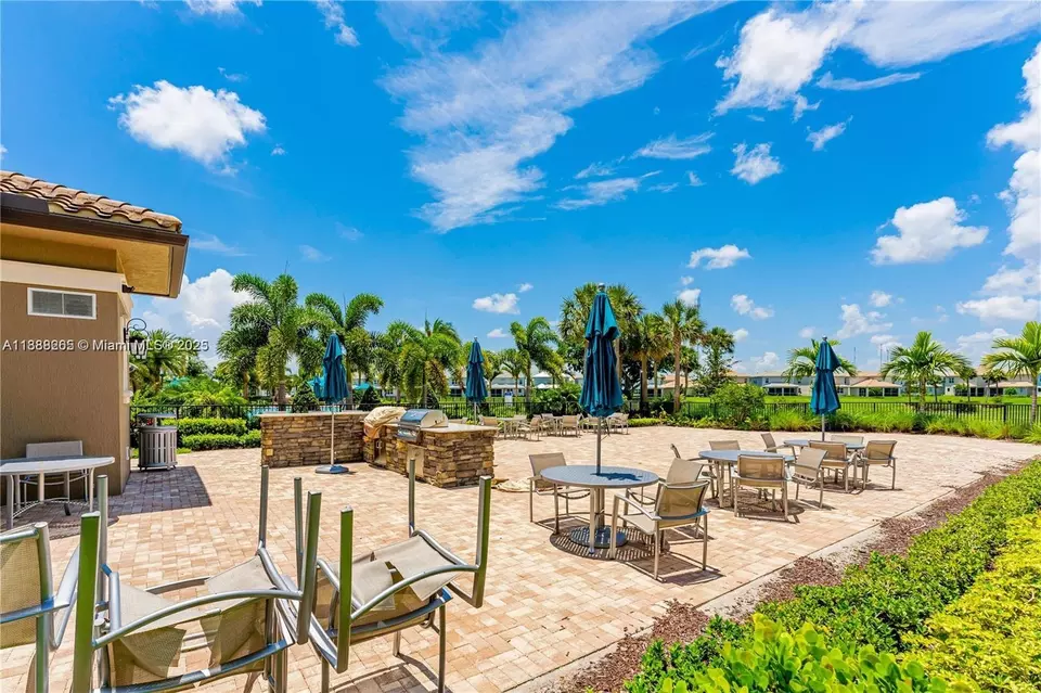 View/Area - 1101 Hillcrest Ct #307, Hollywood, FL 33021 photo 1 of 2