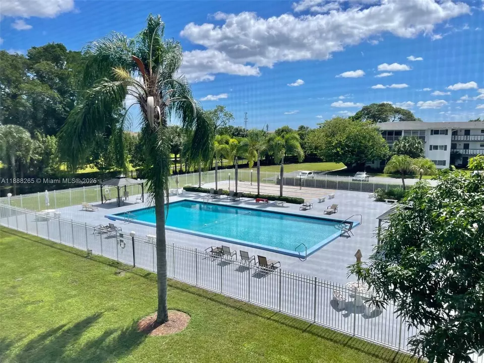Exterior - 1101 Hillcrest Ct #307, Hollywood, FL 33021 photo 1 of 3