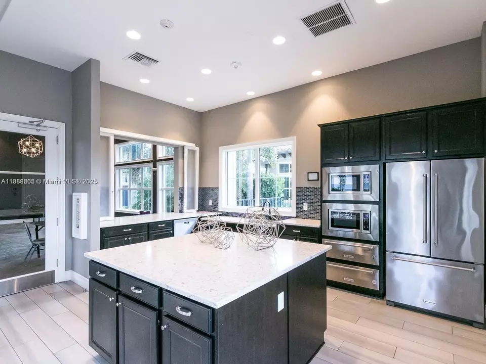 Kitchen - 1101 Hillcrest Ct #307, Hollywood, FL 33021 photo 3 of 3