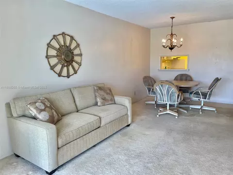 Dining - 1101 Hillcrest Ct #307, Hollywood, FL 33021 photo 1 of 2