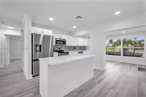 1840 NW 32nd St, Oakland Park, FL 33309