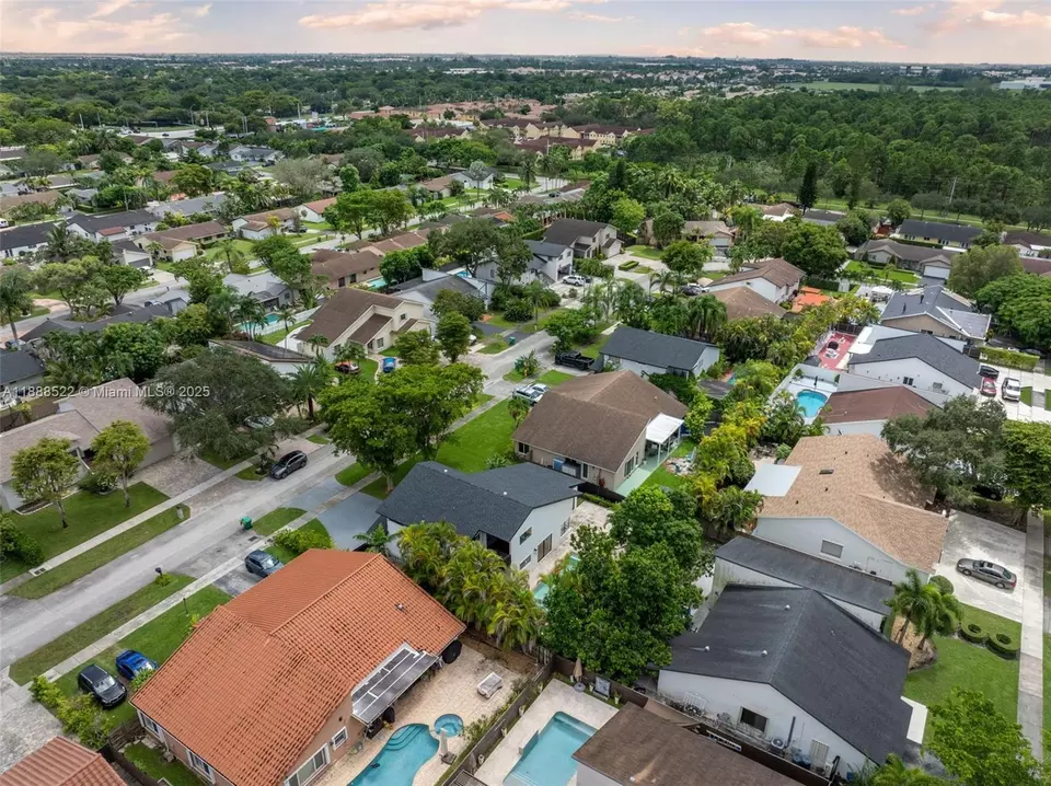 View/Area - 11006 SW 138th Pl, Miami, FL 33186 photo 6 of 7