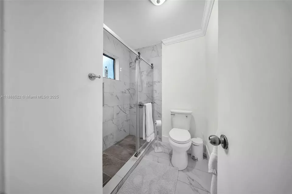 Bath - 11006 SW 138th Pl, Miami, FL 33186 photo 2 of 5