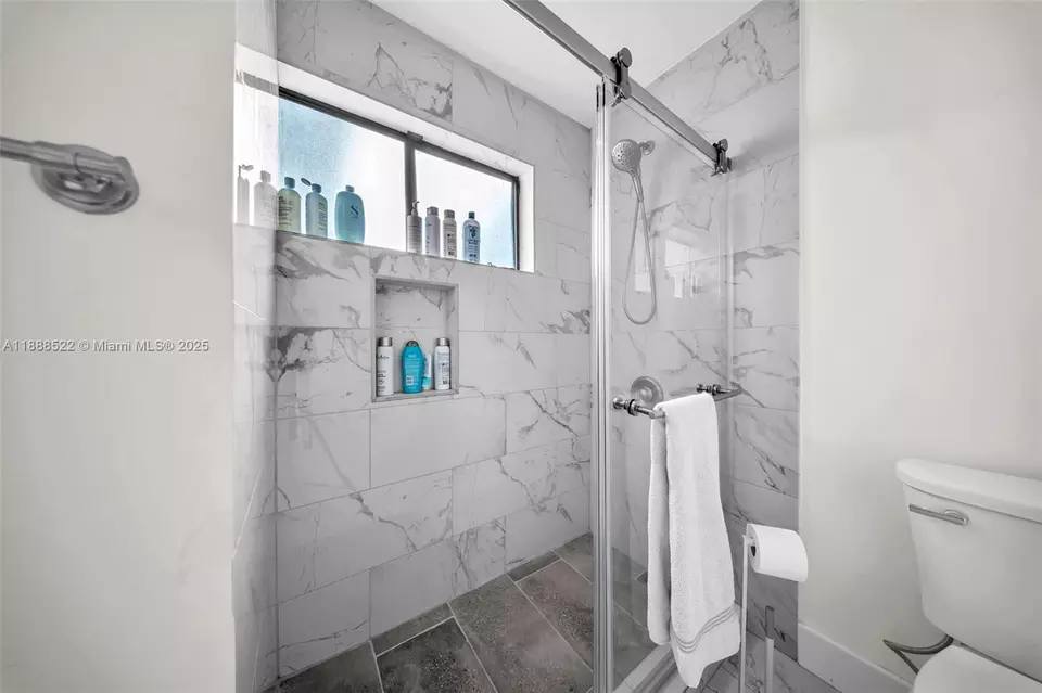 Bath - 11006 SW 138th Pl, Miami, FL 33186 photo 3 of 5