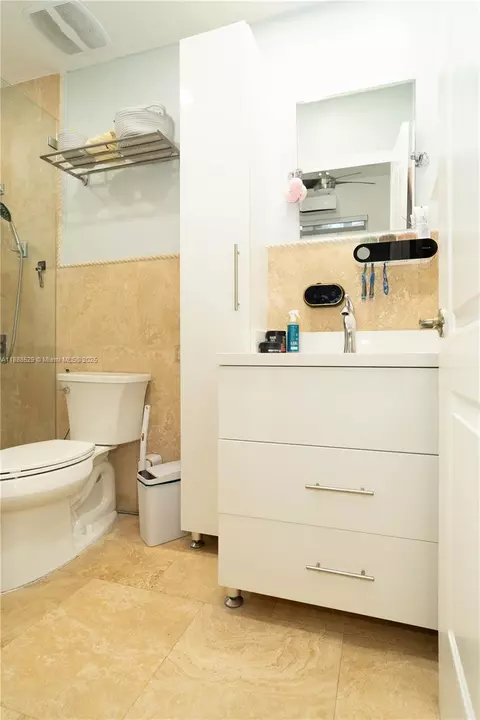 Bath - 298 E 3rd St #102, Hialeah, FL 33010 photo 5 of 8