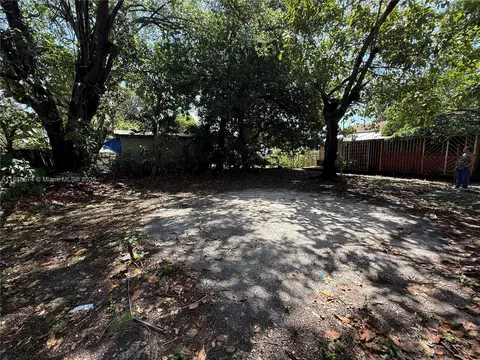 1239 NW 31st St, Miami, FL 33142