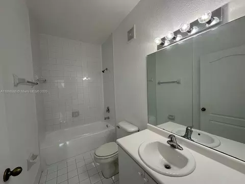 Bath - 2524 SE 16th Rd #102, Homestead, FL 33035 photo 1 of 4