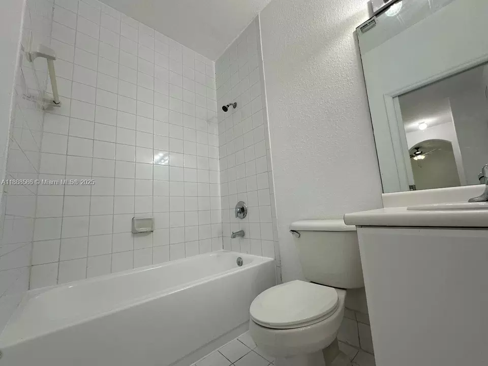 Bath - 2524 SE 16th Rd #102, Homestead, FL 33035 photo 3 of 4