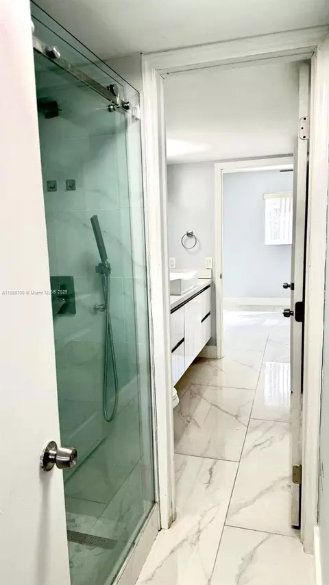 Bath - 2680 W 76th St #104, Hialeah, FL 33016 photo 5 of 6