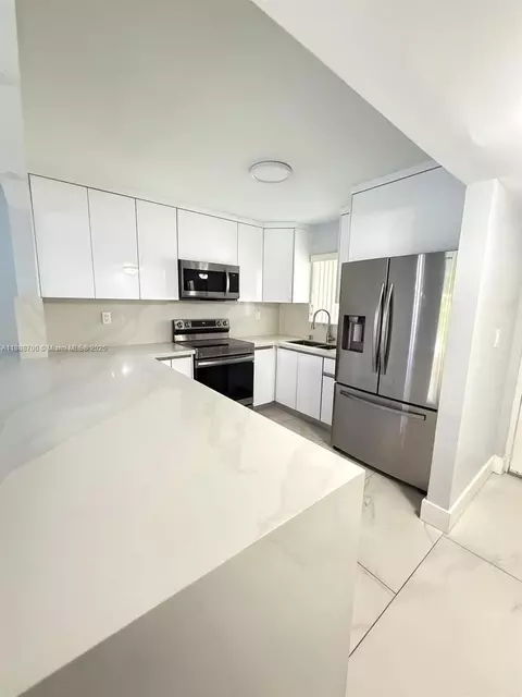 2680 W 76th St #104, Hialeah, FL 33016
