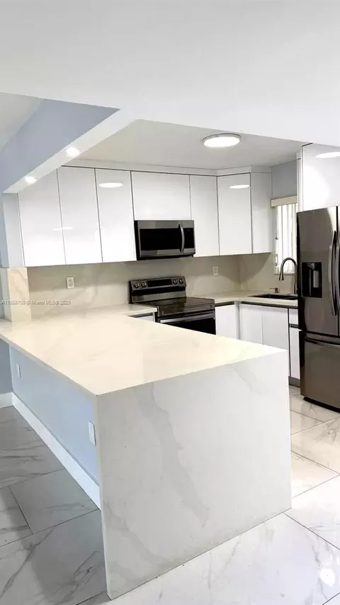 Kitchen - 2680 W 76th St #104, Hialeah, FL 33016 photo 5 of 7