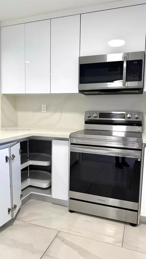 Kitchen - 2680 W 76th St #104, Hialeah, FL 33016 photo 3 of 7