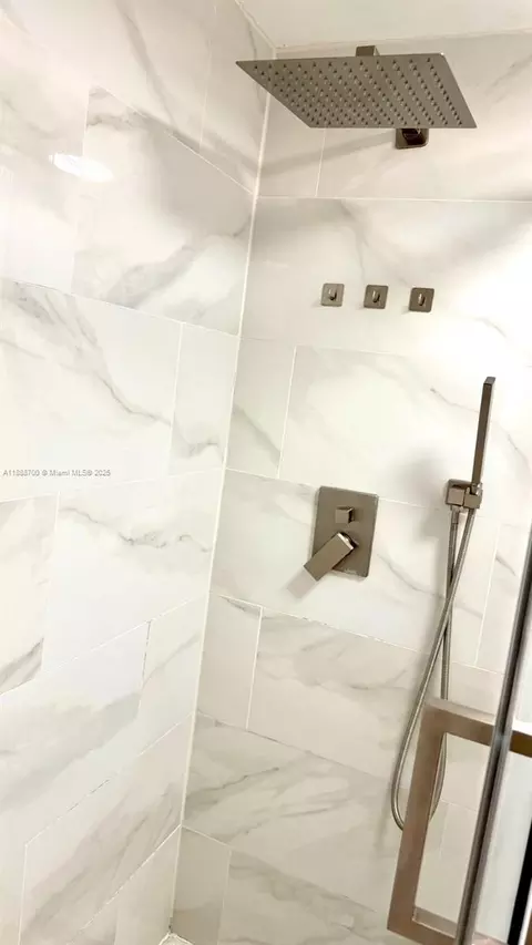 Bath - 2680 W 76th St #104, Hialeah, FL 33016 photo 4 of 6