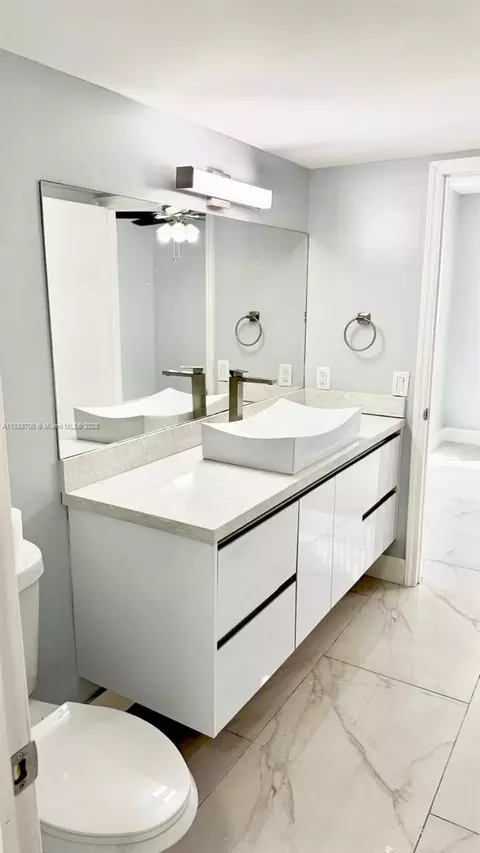 Bath - 2680 W 76th St #104, Hialeah, FL 33016 photo 1 of 6