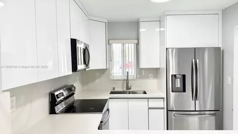 Kitchen - 2680 W 76th St #104, Hialeah, FL 33016 photo 4 of 7