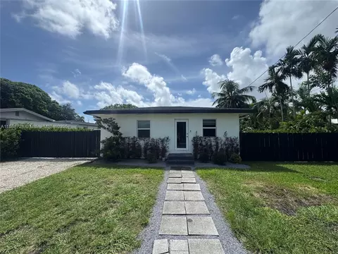 9050 SW 156th St, Palmetto Bay, FL 33157