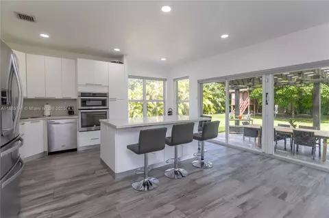 507 Hunting Lodge Dr, Miami Springs, FL 33166