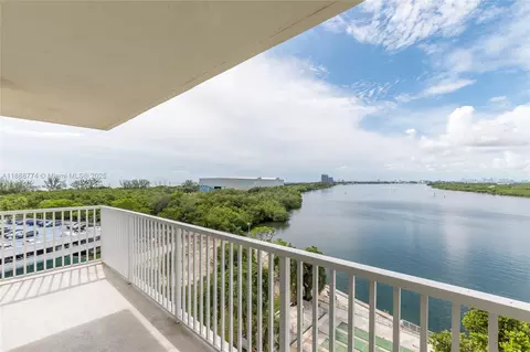 300 Bayview Dr #716, Sunny Isles Beach, FL 33160