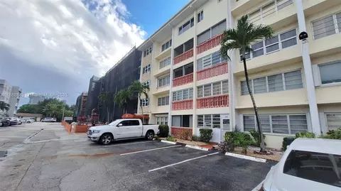 215 SE 3rd Ave #202D, Hallandale Beach, FL 33009
