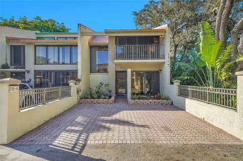 750 E Coco Plum Cir #8, Plantation, FL 33324